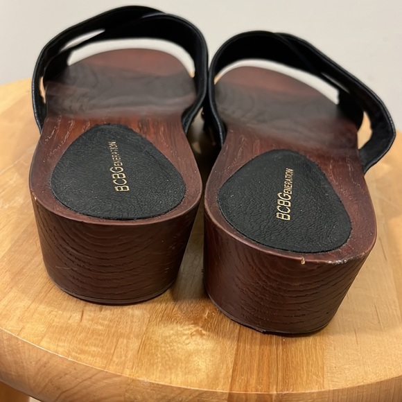 BCBGeneration black leather clog styled sandals. Size 8.5 M - Picture 3 of 7